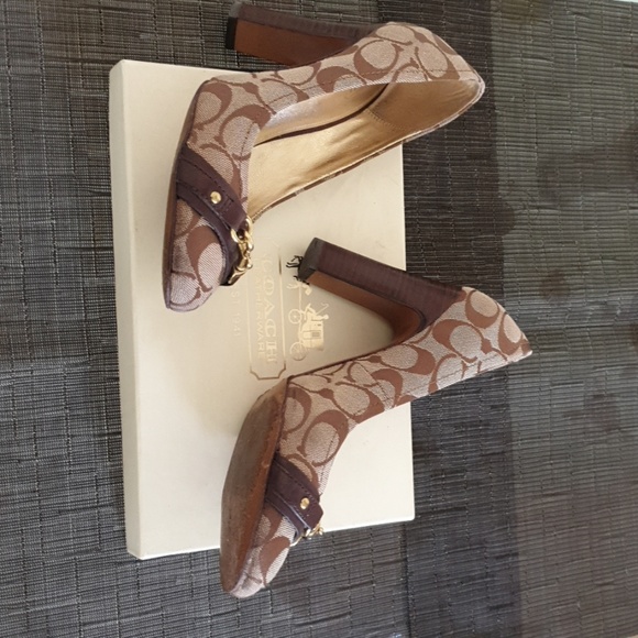 Coach - Picture 4 of 7